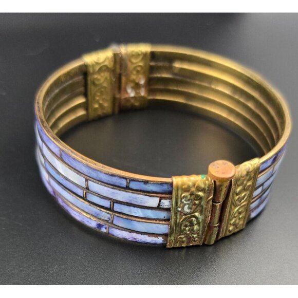 Vntg Hinged Brass Bangle Bracelet 5 Rows Mother of Pearl Inlay Ornate Detailing - Picture 2 of 9